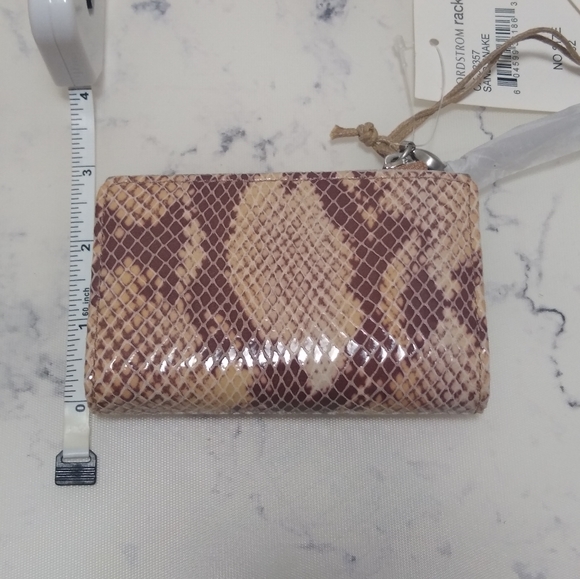 HOBO Dart Card and Coin Leather Wallet - Picture 14 of 16